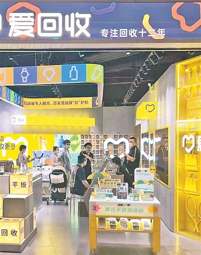 線上品牌發力線下開店 策略、挑戰與機遇